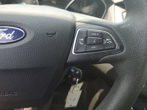 Used 2017 Ford Focus SE FWD image 16