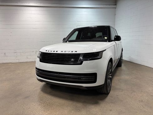 Used 2023 Land Rover Range Rover SE AWD/4WD image 2