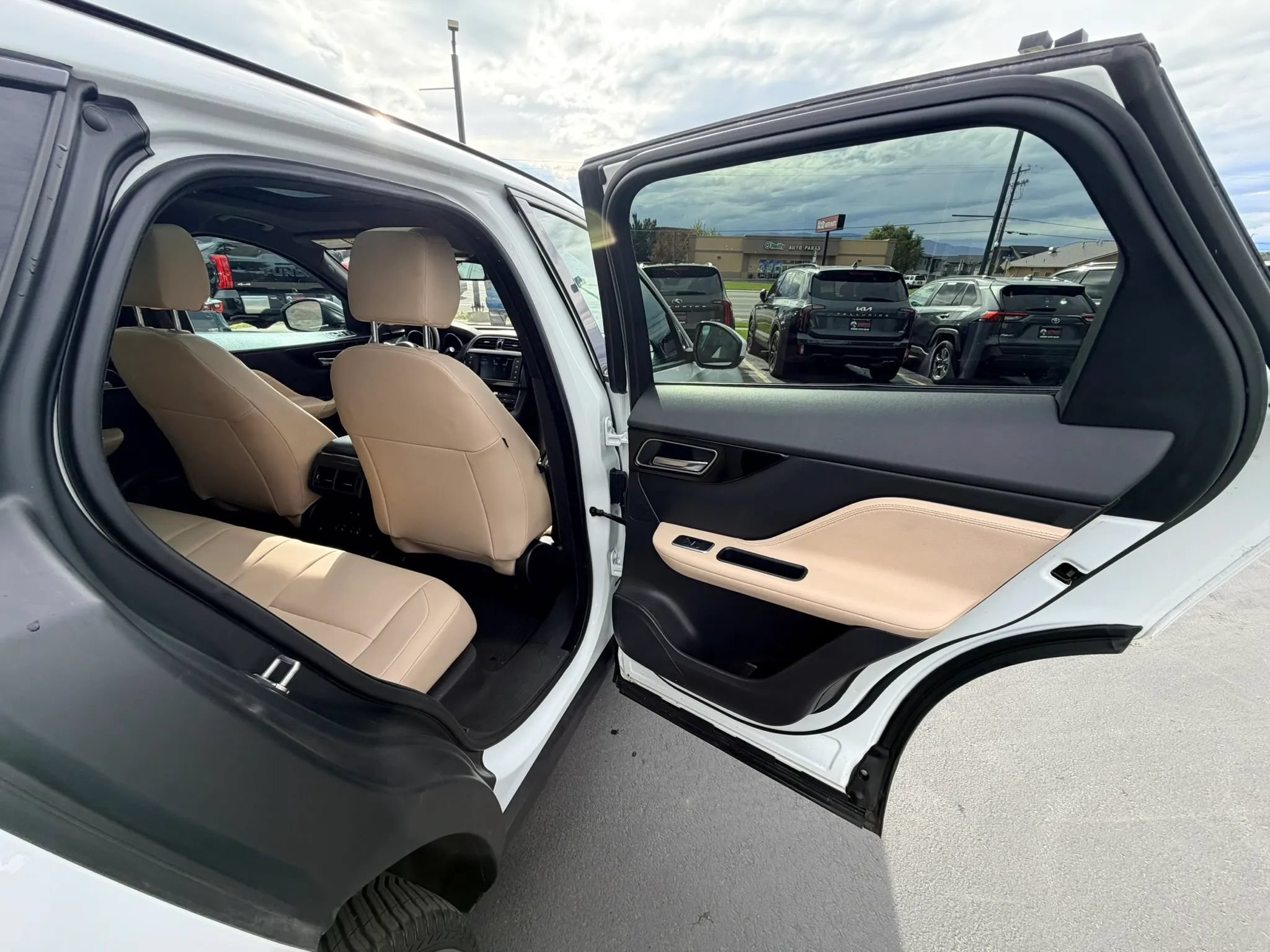 Used 2018 Jaguar F-PACE Premium AWD/4WD image 23
