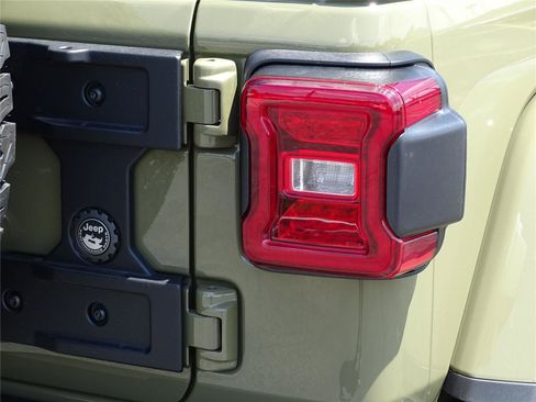 New 2025 Jeep Wrangler Unlimited Rubicon image 13