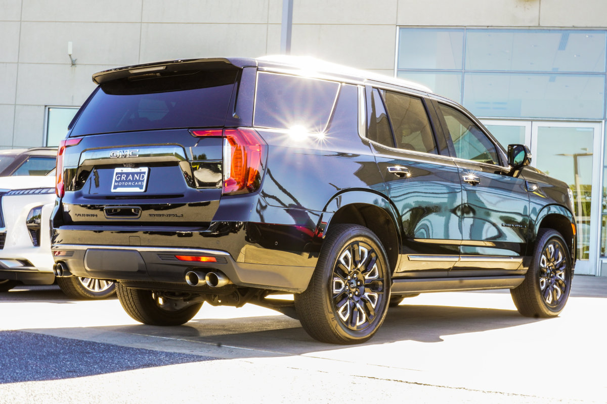 Used 2023 GMC Yukon Denali Ultimate AWD/4WD image 13