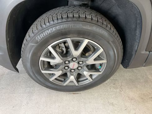 Used 2022 GMC Acadia SLE image 10