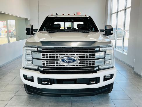 Used 2019 Ford F250 Platinum w/ Platinum Ultimate Package image 3