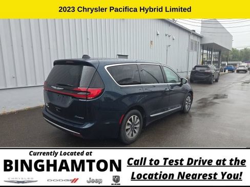 Used 2023 Chrysler Pacifica Limited FWD image 4