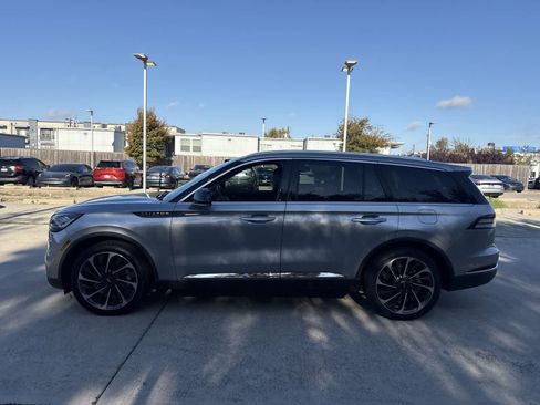 Used 2020 Lincoln Aviator Reserve w/ Equipment Group 201A image 3