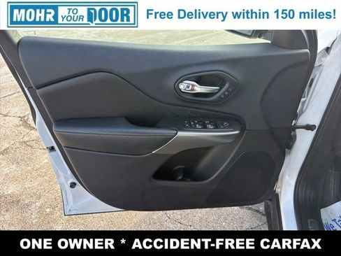 Used 2019 Jeep Cherokee Limited image 10