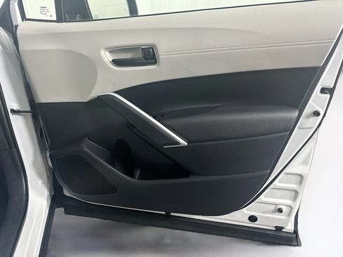 Used 2024 Toyota Corolla Cross LE image 33