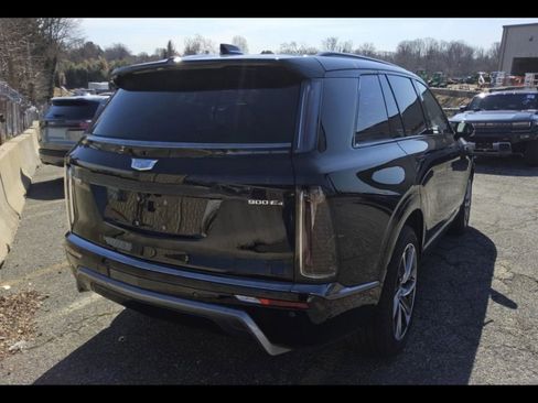 Used 2026 Cadillac Vistiq Sport w/ LPO, Floor Liner Package image 9