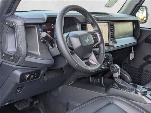 New 2025 Ford Bronco Badlands w/ Sasquatch Package AWD/4WD image 3