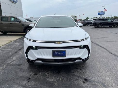 Used 2024 Chevrolet Equinox EV LT AWD/4WD image 2