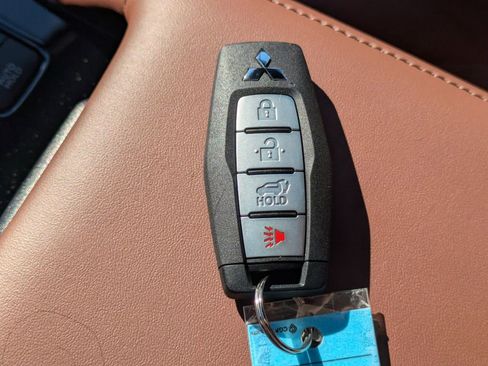 New 2026 Mitsubishi Outlander SEL FWD image 36