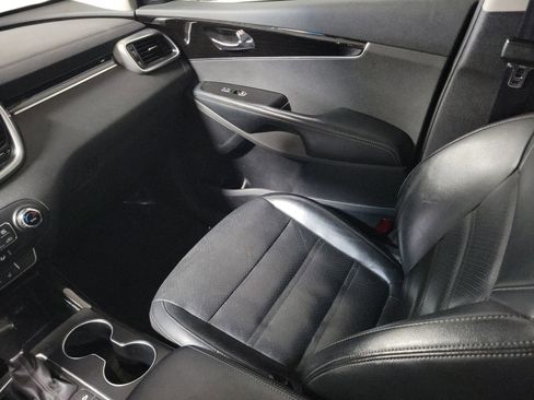 Used 2019 Kia Sorento EX image 18