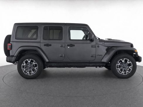 Used 2025 Jeep Wrangler Unlimited Sahara w/ Safety Group AWD/4WD image 4