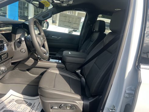 New 2026 GMC Yukon Denali w/ LPO, Get Active Package AWD/4WD image 7
