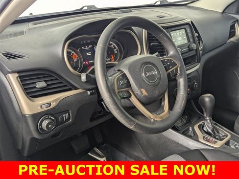 Used 2018 Jeep Cherokee Latitude image 10