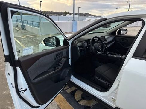 Used 2022 Nissan Rogue S image 29