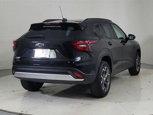 Used 2024 Chevrolet Trax LT image 6