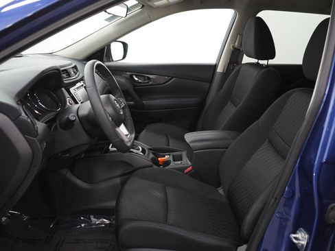 Used 2018 Nissan Rogue SV w/ Premium Package image 16