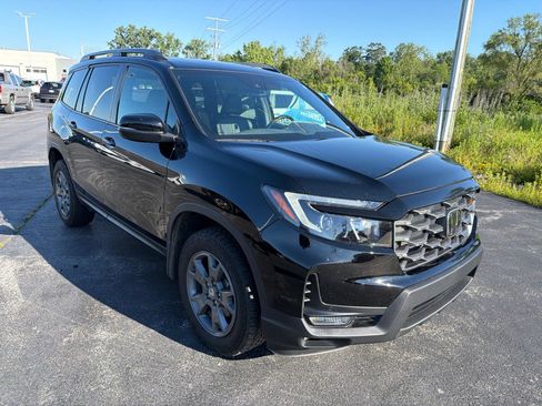 Used 2025 Honda Passport TrailSport image 8