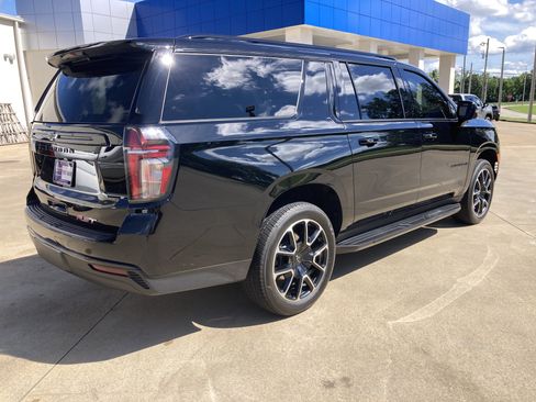 Used 2024 Chevrolet Suburban RST w/ Luxury Package AWD/4WD image 2