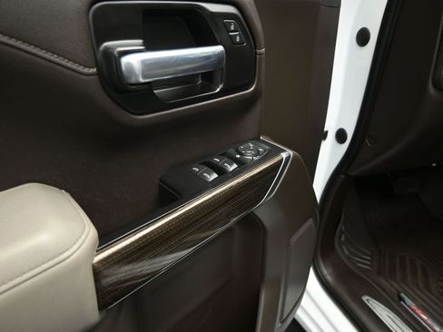 Used 2021 Chevrolet Silverado 1500 RST image 9