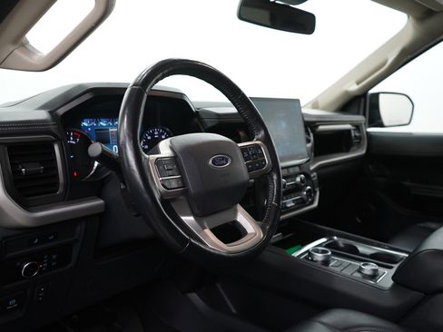 Used 2023 Ford Expedition Max XLT image 16