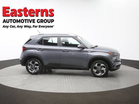 Used 2025 Hyundai Venue SEL FWD image 45