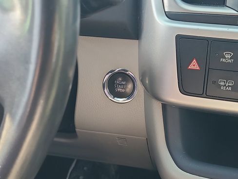 Used 2019 Toyota Highlander XLE AWD/4WD image 23