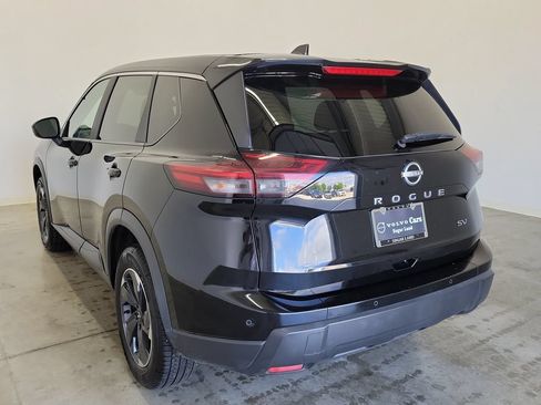 Used 2024 Nissan Rogue SV FWD image 7