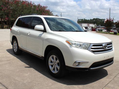 Used 2012 Toyota Highlander SE FWD image 2