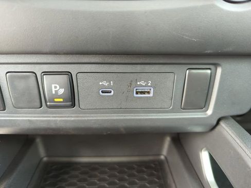 Certified 2025 Nissan Frontier SV RWD image 35