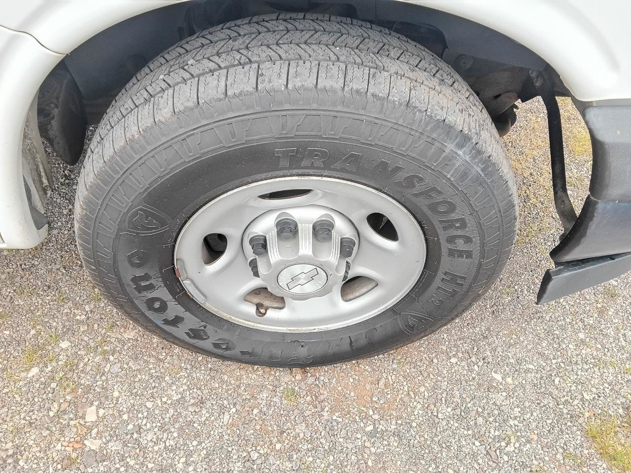 Used 2017 Chevrolet Express 2500 RWD image 30