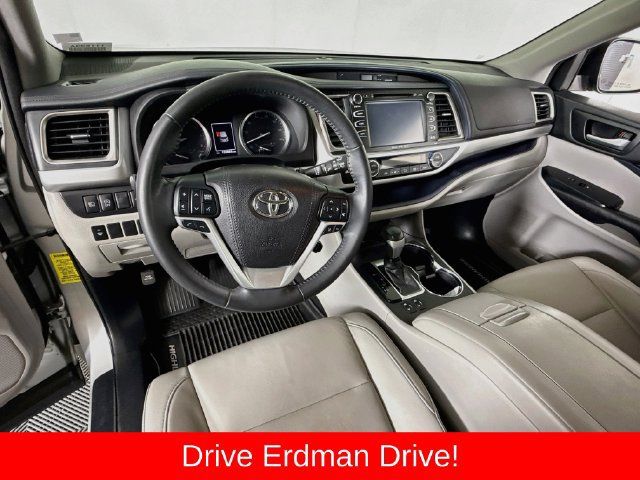 Used 2018 Toyota Highlander XLE FWD image 7
