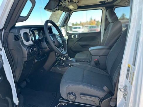 New 2026 Jeep Gladiator Sport image 19