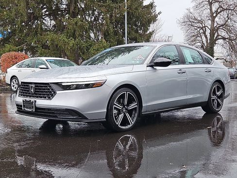 Used 2024 Honda Accord Sport image 3