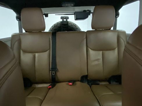 Used 2016 Jeep Wrangler Unlimited Rubicon w/ Connectivity Group AWD/4WD image 37