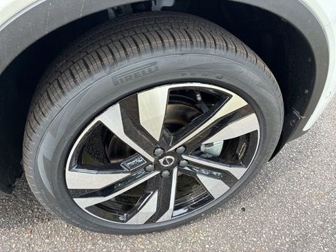 New 2026 Volvo XC40 B5 Ultra w/ Protection Package Premier AWD/4WD image 17