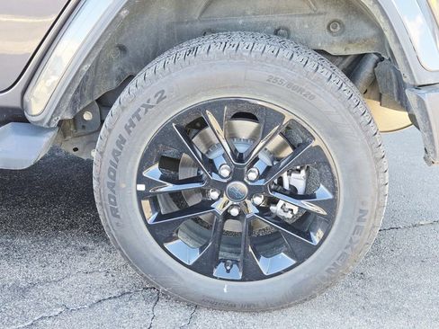 Used 2025 Jeep Wrangler Unlimited Sahara image 19