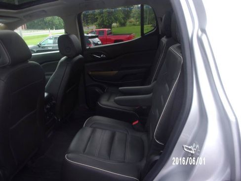 Used 2018 GMC Acadia Denali w/ Technology Package FWD image 10