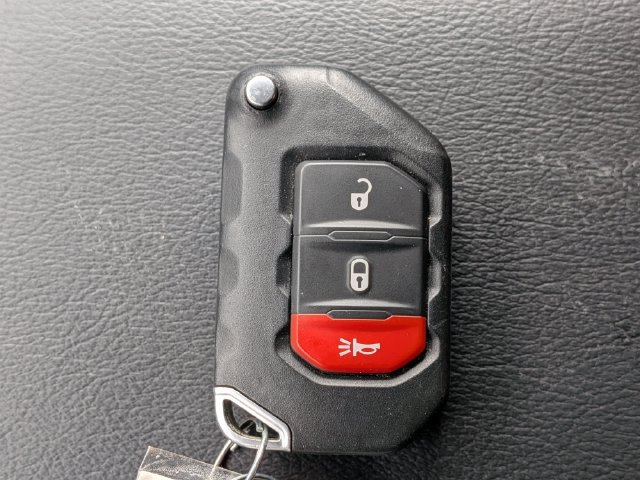 Used 2022 Jeep Wrangler Unlimited Sahara AWD/4WD image 28