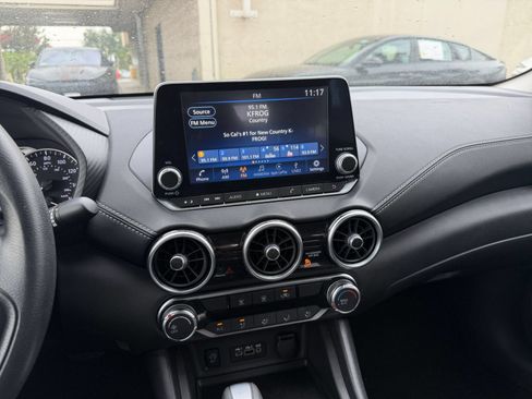 Used 2025 Nissan Sentra SV FWD image 17