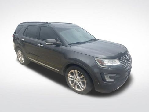 Used 2017 Ford Explorer Limited w/ Equipment Group 301A FWD image 5