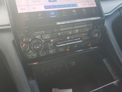 New 2025 Jeep Grand Cherokee L Limited image 18