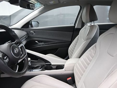 Used 2025 Hyundai Elantra Limited FWD image 22