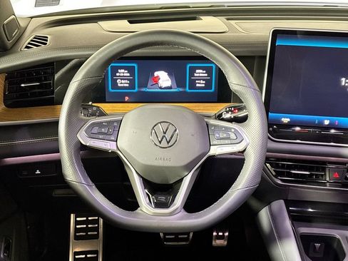 Certified 2025 Volkswagen Tiguan SEL R-Line AWD/4WD image 15