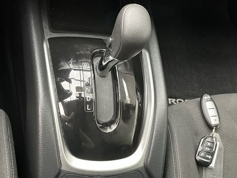 Used 2016 Nissan Rogue SV AWD/4WD image 19