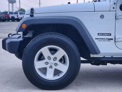 Used 2018 Jeep Wrangler Unlimited Sport S AWD/4WD image 9