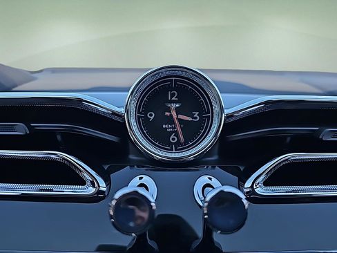 New 2024 Bentley Bentayga image 22