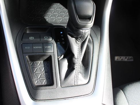 Used 2019 Toyota RAV4 LE w/ Carpet Mat Package image 24