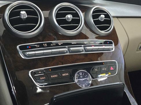 Used 2018 Mercedes-Benz C 300 Sedan image 32